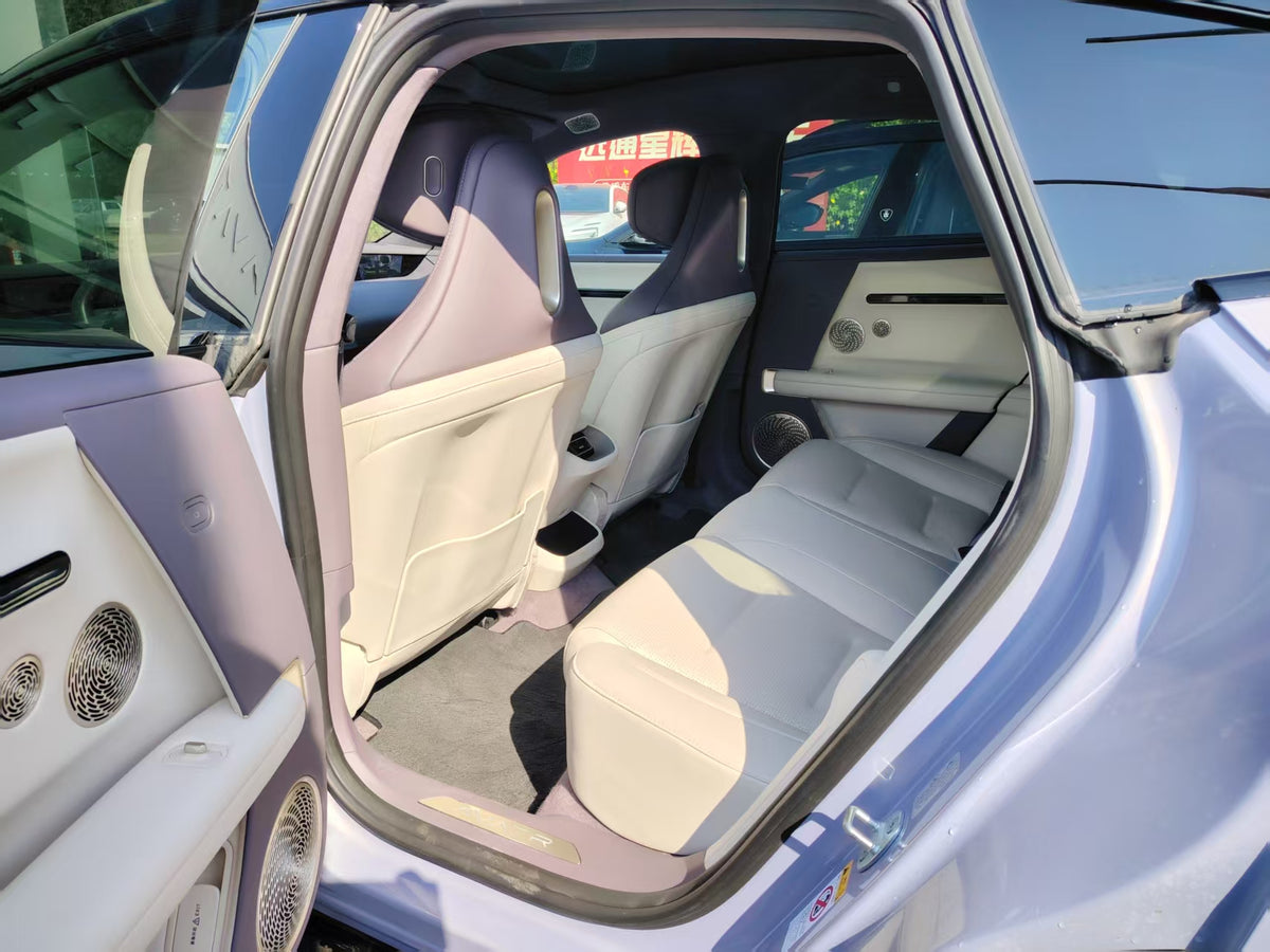 2025 AVATR 06 Ultra AWD · 9,600 km · LHD · FOB