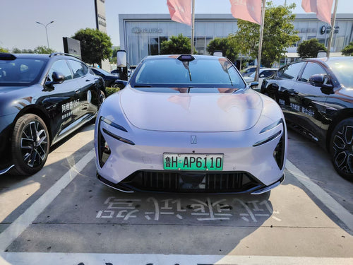2025 AVATR 06 Ultra AWD · 9,600 km · LHD · FOB
