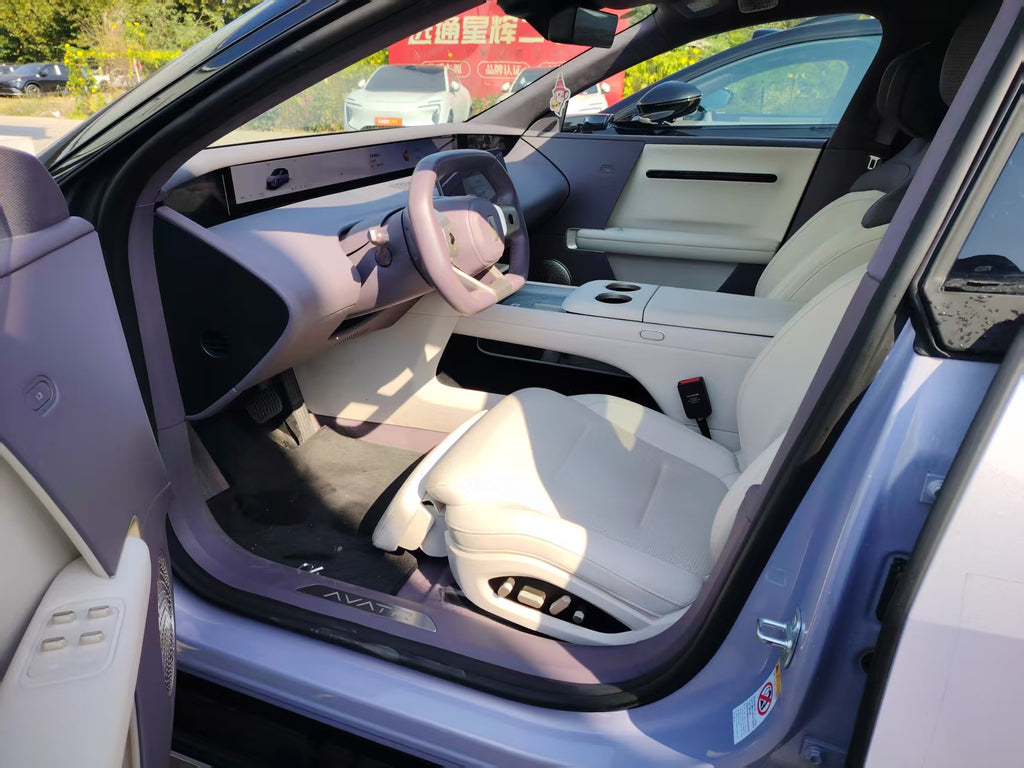 2025 AVATR 06 Ultra AWD · 9,600 km · LHD · FOB